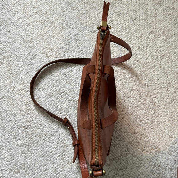 Madewell Transport Tote Small - vegan leather, tan - Picture 10 of 15